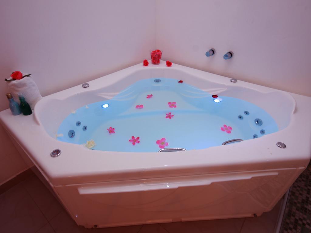 Love hotel I9 (adults Only)